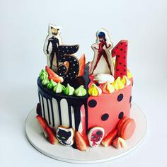 کیک تولد دخترانه دختر کفشدوزکی پرکار