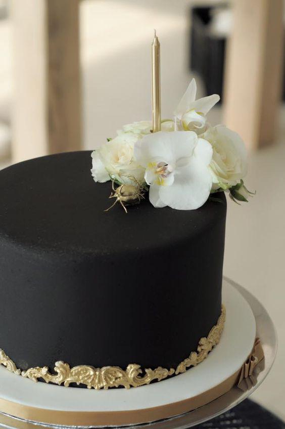کیک تولد دخترانه مشکی با تزئین گل طبیعی|لیدی
