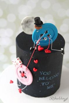 کیک تولد دخترانه مشکی با تزئین شکل دکمه