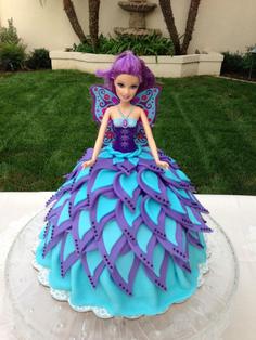 کیک تولد دخترانه عروسکی تم طاووس