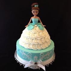کیک تولد دخترانه عروسکی ترکیب فوندانت و خامه