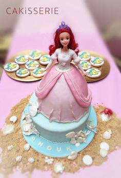 کیک تولد دخترانه عروسکی کوچک