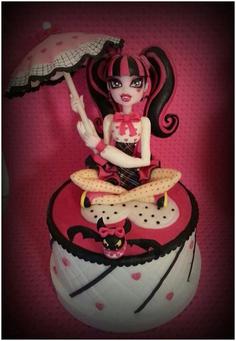 کیک تولد دخترانه عروسکی ترسناک