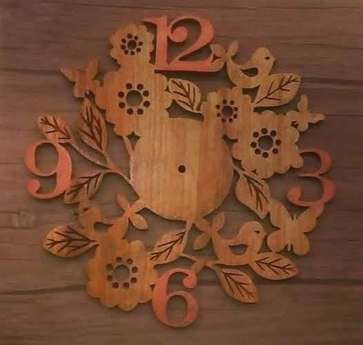 ساعت دیواری چوبی دست ساز طرح گل و پرنده ا Handmade wooden wall clock with flower and bird design|پیشنهاد محصول