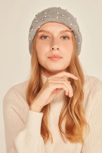 کلاه کشباف مروارید دار زنانه خاکستری برند Y-London|پیشنهاد محصول