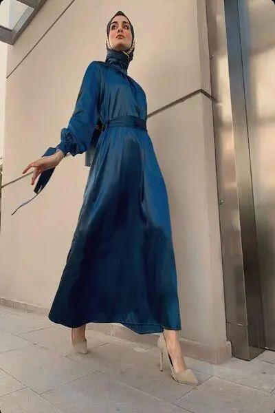 لباس شب ساتن یقه پلیسه آبی نفتی برند Huuq Design|پیشنهاد محصول