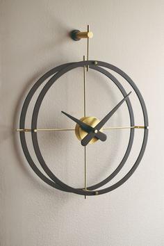 ساعت دیواری کلاسیک فلزی