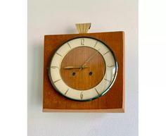 ساعت دیواری قدیمی چوبی مربع