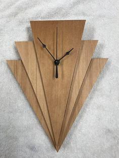 ساعت دیواری چوبی مثلثی