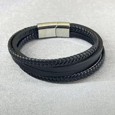 دستبند مردانه مون بلان مدل چرم ساده کد 900127