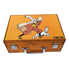 جعبه هدیه چوبی مدل چمدان طرح تن تن کد WS40