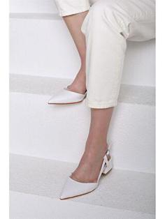 کفش پاشنه دار زنانه سفید برند MADAMRA S2NH53Z8 ا Deri Görünümlü Toka Detaylı Kadın Topuklu Ayakkabı