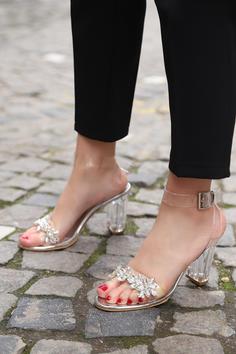 کفش پاشنه دار کلاسیک زنانه نقره ای شفاف برند TRENDBU AYAKKABI