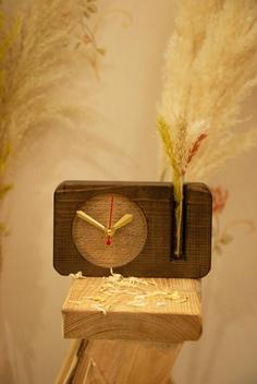 ساعت رومیزی تلفیق شده با گلدان شیشه نمایان متریال چوب فنلاندی وارداتی شیشه گلدان پیرکس کد025 ا narina desk clock