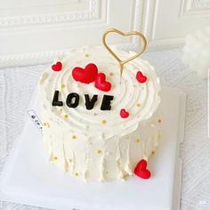 کیک سفید ولنتاین