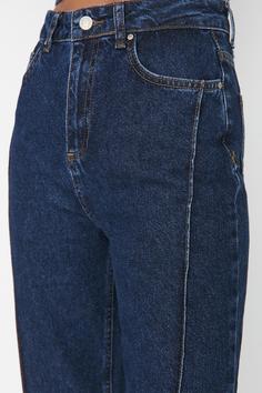 شلوار جین زنانه سرمه‌ای برند trendyolmilla ا Koyu Mavi Dikiş Detaylı Yüksek Bel 90's Wide Leg Jeans TWOAW23JE00090