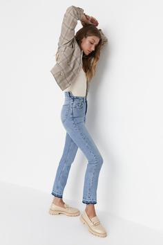 شلوار جین زنانه آبی برند trendyolmilla ا Mavi Bel Detaylı Yüksek Bel Bootcut Jeans TWOAW23JE00214