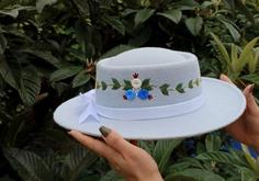 کلاه مجلسی فدورا گلدوزی شده با دست