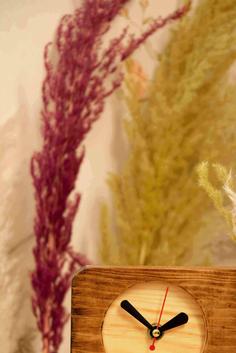 ساعت رومیزی تلفیق شده با گلدان شیشه نمایان قابلیت حک دلخواه روی صفحه ساعت ا A desk clock combined with a transparent glass vase