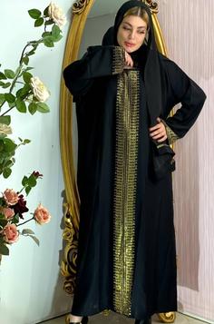 مانتو جلو بسته وارداتی اماراتی، کار شده با سنگ اتریشی طلایی ، بدون ریزش، جنس پارچه ندا، همراه شال سایز ۳۸ تا ۴۸ ا Abaya