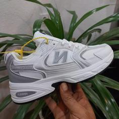 کفش کتونی نیوبالانس وارداتی مدل new balance530  های کپی طوسی  نقره ای 