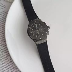 ساعت مردانه هابلوت بند رابر مشکی رنگ روکش چرم Hublot 