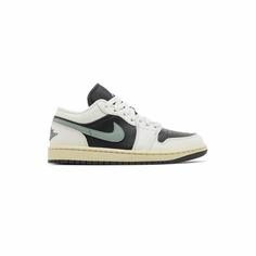 کتونی نایک ایرجردن 1 ساق کوتاه کرم مشکی سبز Nike Air Jordan 1 Low Jade Smoke