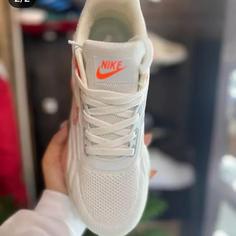 کتونی اورجینال نایک ایر زوم سفید نارنجی Nike تکسایز 41و44