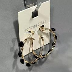 گوشواره مهره مشکی Accessories