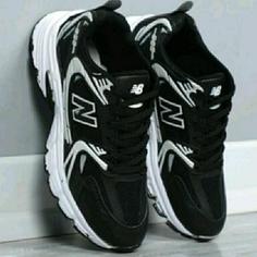 کتونی نیوبالانس شیک مشکی و سفید و کرم زنانه دخترانه کفش ونس اسپرت اسپورت رانینگ نیو بالانس کرمی صچسه لژدار طبی تابستانی