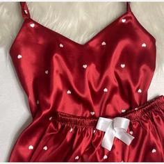 لباس خواب زنانه.لباسخواب ساتن.تاپ شورتک زرشکی قلب سفید