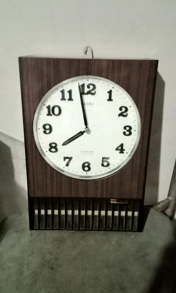 ساعت دیواری قدیمی چوبی|ایده ها