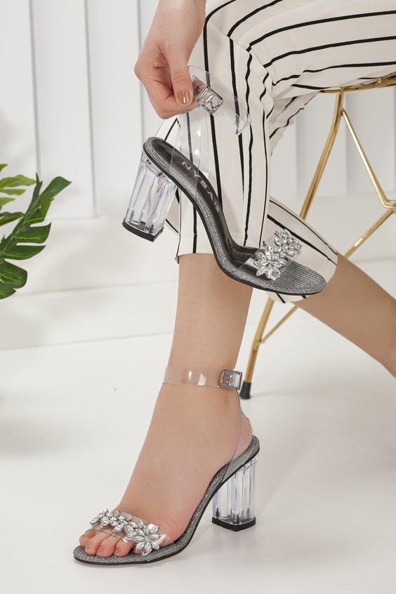 کفش زنانه سنگ شفاف استیلتو پاشنه ضخیم نقره ای براق برند Miss Nysa|پیشنهاد محصول