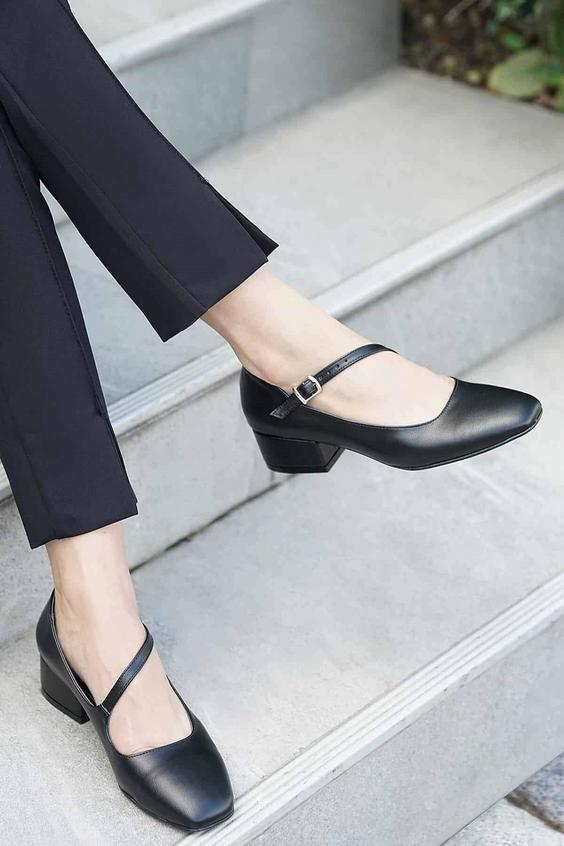 کفش پاشنه کوتاه بند چرمی مشکی برند Mio Gusto|پیشنهاد محصول