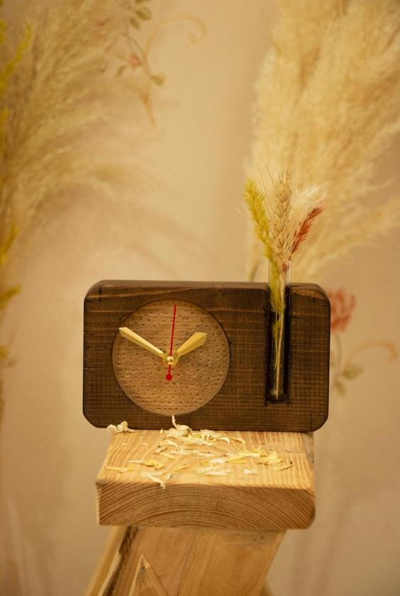 ساعت رومیزی تلفیق شده با گلدان شیشه نمایان متریال چوب فنلاندی وارداتی شیشه گلدان پیرکس کد025 ا narina desk clock|پیشنهاد محصول