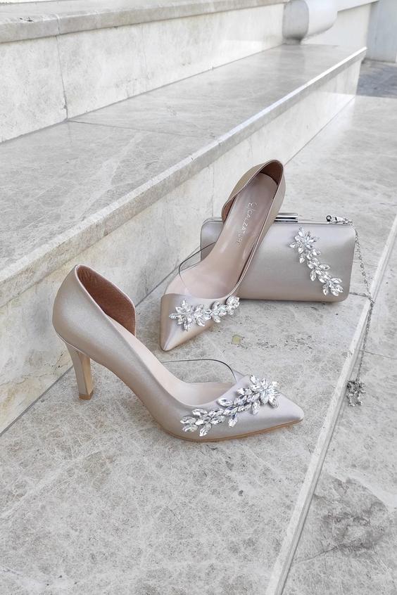 کفش زنانه پاشنه دار ستارگان ی شفاف ست کیف ساتن ده ساتن برند LA CALZATURE|پیشنهاد محصول