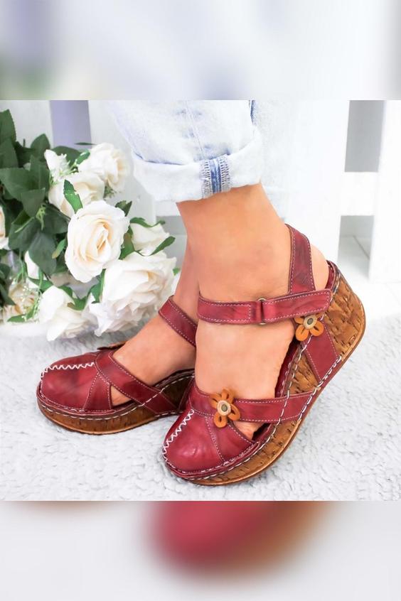 کفش پاشنه‌دار کلارت قرمز گلدار برند Limoya|پیشنهاد محصول