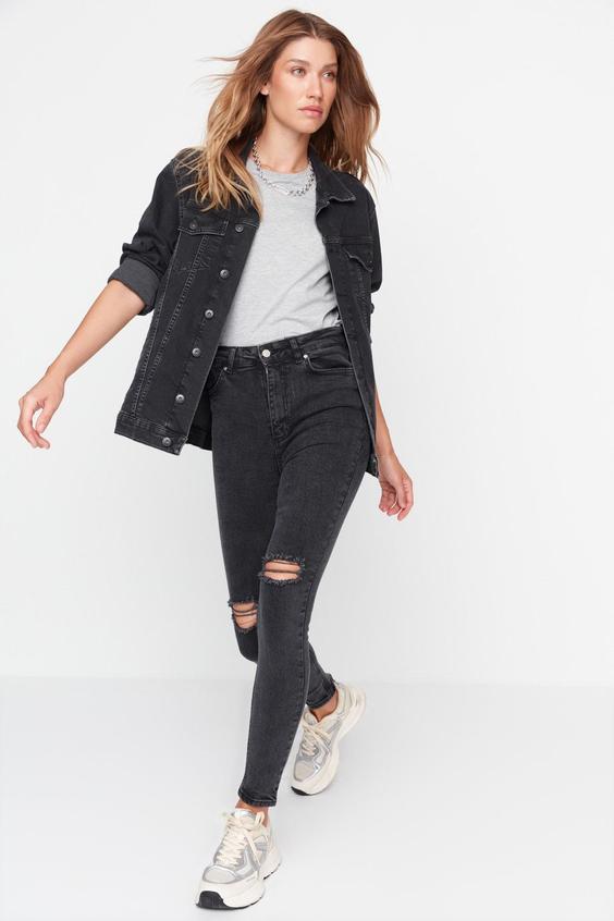 شلوار جین زنانه سیاه برند trendyolmilla ا Siyah Yırtık Detaylı Yüksek Bel Skinny Jeans TWOAW23JE00135|پیشنهاد محصول