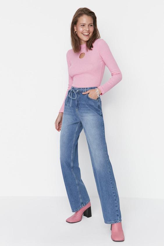 شلوار جین زنانه آبی برند trendyolmilla ا Mavi Biye Detaylı Yüksek Bel Wide Leg Jeans TWOAW23JE00213|پیشنهاد محصول