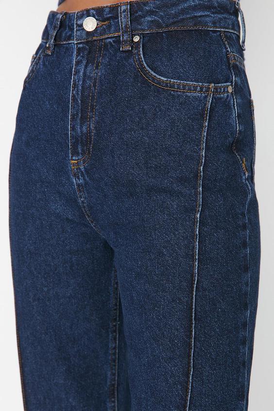 شلوار جین زنانه سرمه‌ای برند trendyolmilla ا Koyu Mavi Dikiş Detaylı Yüksek Bel 90's Wide Leg Jeans TWOAW23JE00090|پیشنهاد محصول