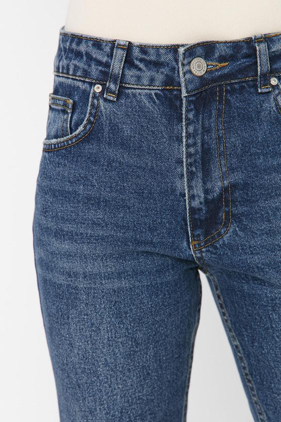 شلوار جین زنانه آبی برند trendyolmilla ا Mavi Yüksek Bel Slim Mom Jeans TWOAW23JE00246|پیشنهاد محصول