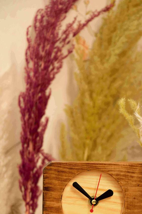 ساعت رومیزی تلفیق شده با گلدان شیشه نمایان قابلیت حک دلخواه روی صفحه ساعت ا A desk clock combined with a transparent glass vase|پیشنهاد محصول