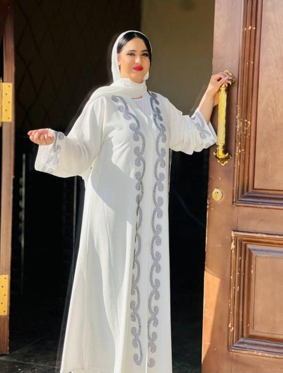 مانتو جلو باز اماراتی ،مانتو عبایی دکمه دار سفید بلند دخترونه تابستانی با جنس پارچه زوم یا کریشه کارشده با سنگ اتریشی جلو باز دکمه دار وارداتی سایز ۵۸ عربی معادل ۴۲ الی ۴۴ ایرانی ا Abayat|پیشنهاد محصول
