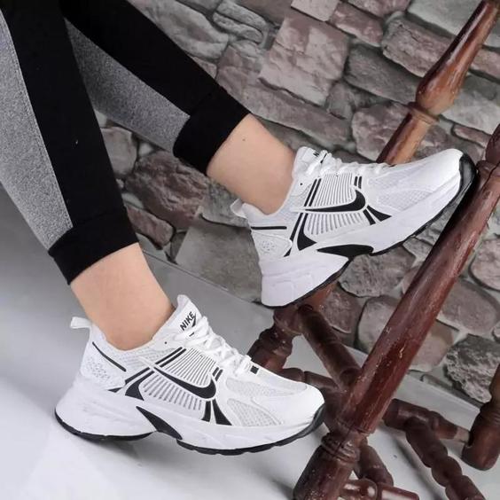 کتونی نایک لژدار زنانه دخترانه کفش ونس اسپورت اسپرت سبک نایکی NIKE کرم کرمی لژ دار طبی سفید مشکی رانینگ ورزشی  راحت بیست|باسلام