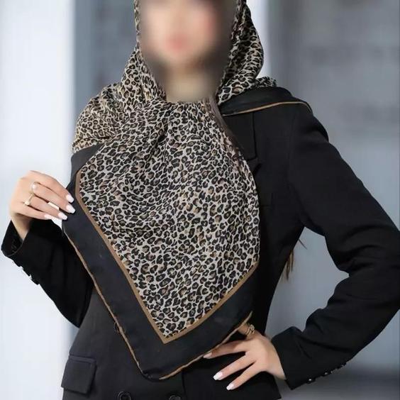 روسری چاپی نخی اعلا دور دست دوزقواره 120 رنگ مشکی طرح بندی|باسلام (Missone scarf)