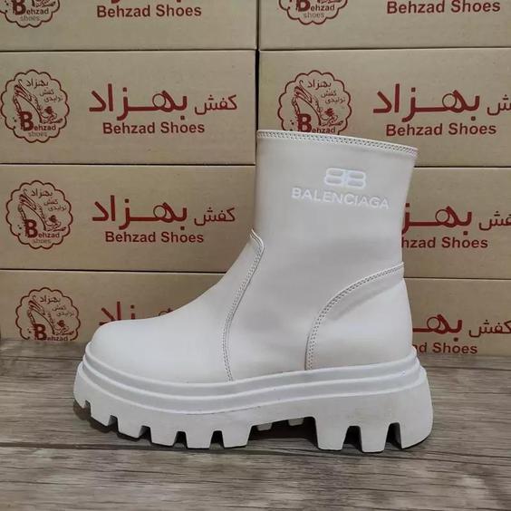 پوتین balenciaga زنانه دخترانه بغل زیپ سایز 37 تا 40 رنگ کرم لژ پنج و نیم سانتی رویه چرم مصنوعی|باسلام