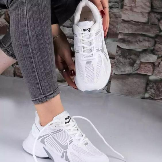 کتونی نایک لژ دار زنانه دخترانه اسپرت نایکی NIKE کفش ونس اسپورت کرمی لژدار طبی سفید مشکی رانینگ ورزشی سبک راحتی صدویازده|باسلام