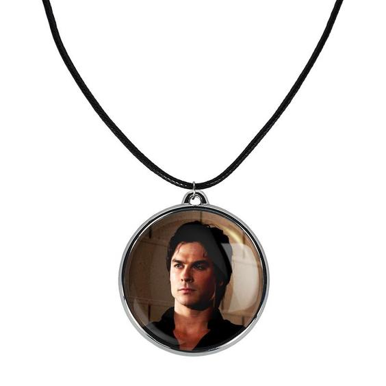 گردنبند خندالو مدل دیمون و استفان خاطرات یک خون آشام The Vampire Diaries کد A207|دیجی کالا