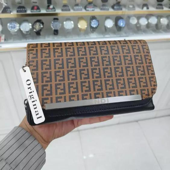 کیف دوشی زنانه و دخترانه فندی FENDI دوزیپ همراه با بند چرمی طراح زیبا سایز تقریباً 22 *14 سانتیمتر |باسلام (ساعت آنتیک)